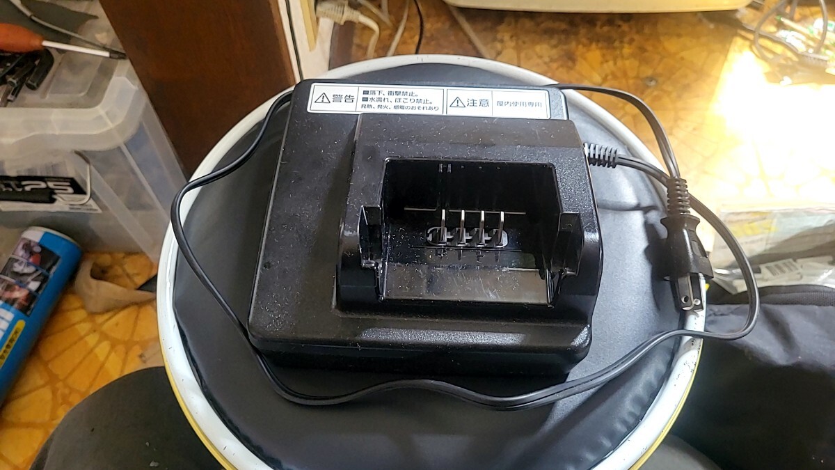 Panasonic リチウムイオン電動アシスト自転車用バッテリー充電器 NKJ075Z1 動作確認済み　パナソニック