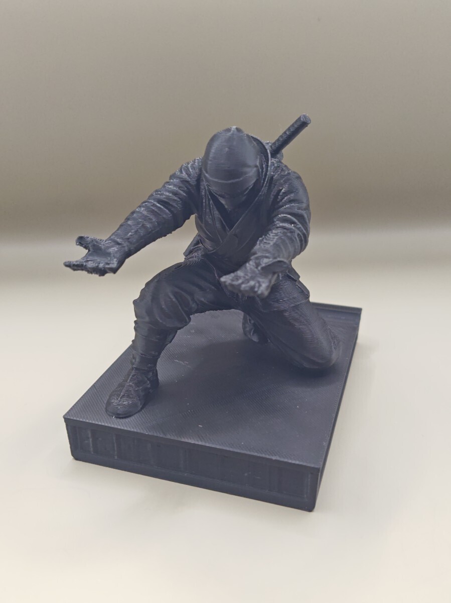 忍者フィギュア ニンジャウォーリア フィギュア 忍者 NINJA ペン立て ペンスタンド デスク装飾 飾り 話題づくり 土台付き1