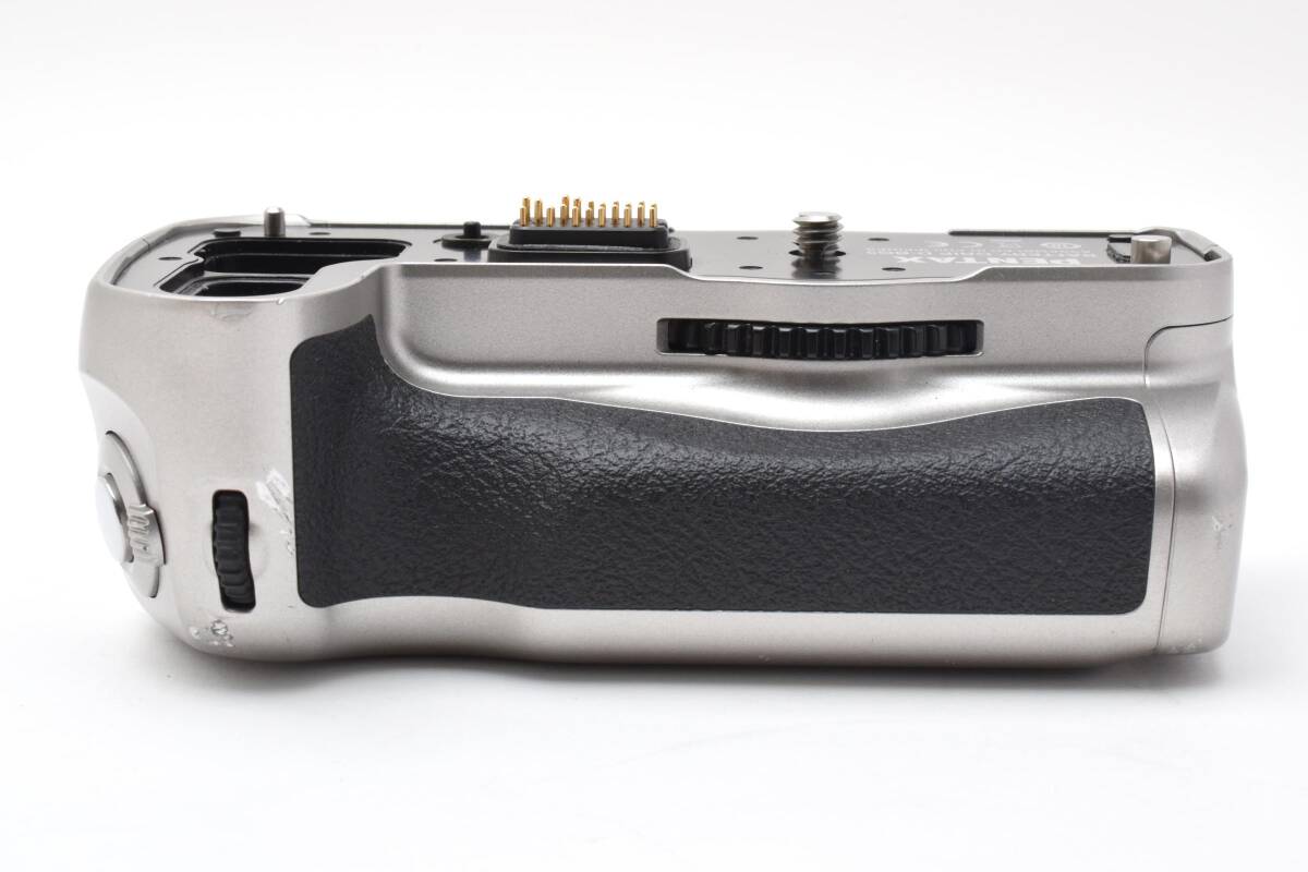 ★希少品★ ペンタックス PENTAX BATTERY GRIP D-BG5 バッテリーグリップ シルバー 【K-3用】　　　58-68#02 #8132