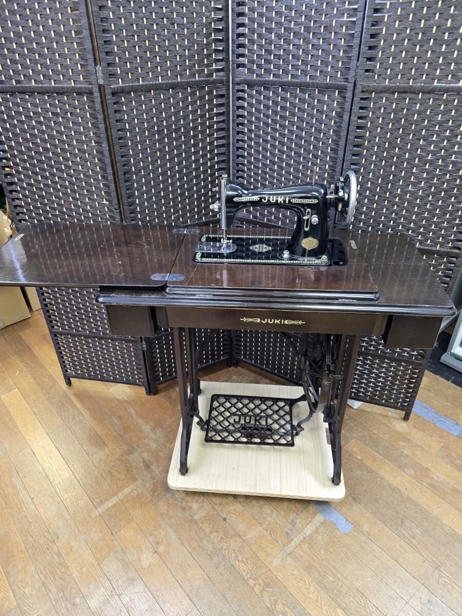 【現状品】JUKI 足踏みミシン テーブル一体型 引き出し付き ヴィンテージ アンティーク 動作未確認 ワイヤーなし 木製キャビネット