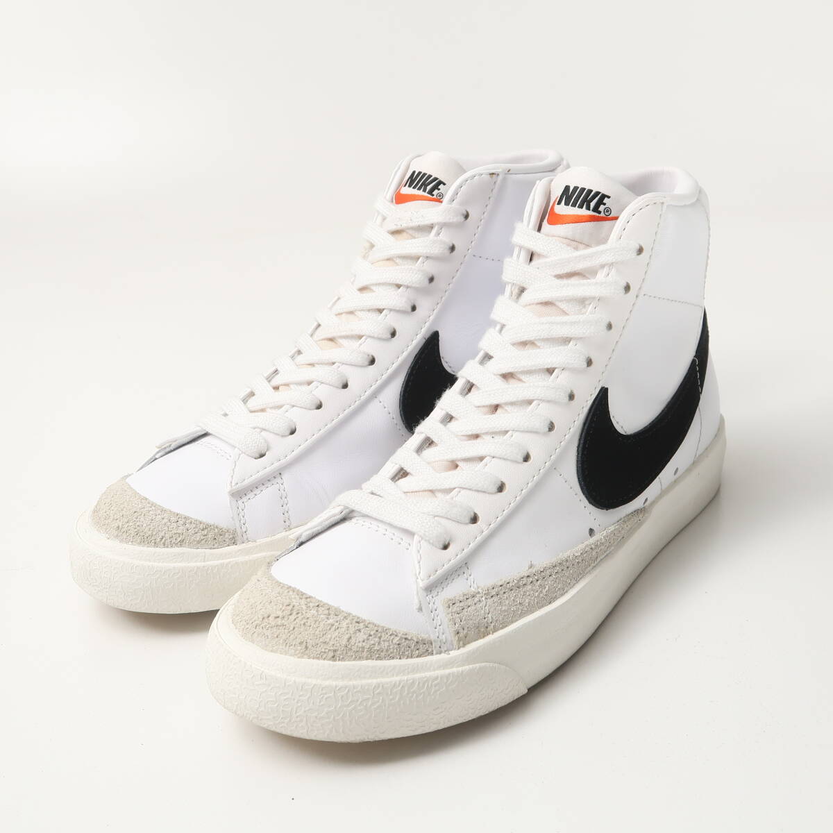 GT4732▲NIKE ナイキ CZ1055-100 WMNS BLAZER MID 77/ウィメンズ ブレーザー ミッド ハイカットスニーカー サイズ23.5cm 靴 白×黒系