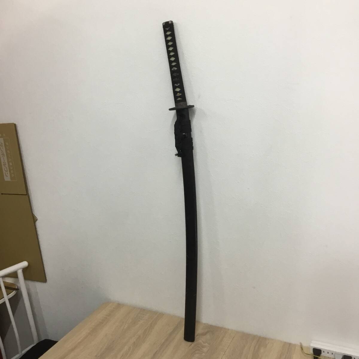 模造刀 黒石目 日本刀 大刀 コスプレ用 全長約103cm 刃渡り約73cm サビ・キズ有り 中古品