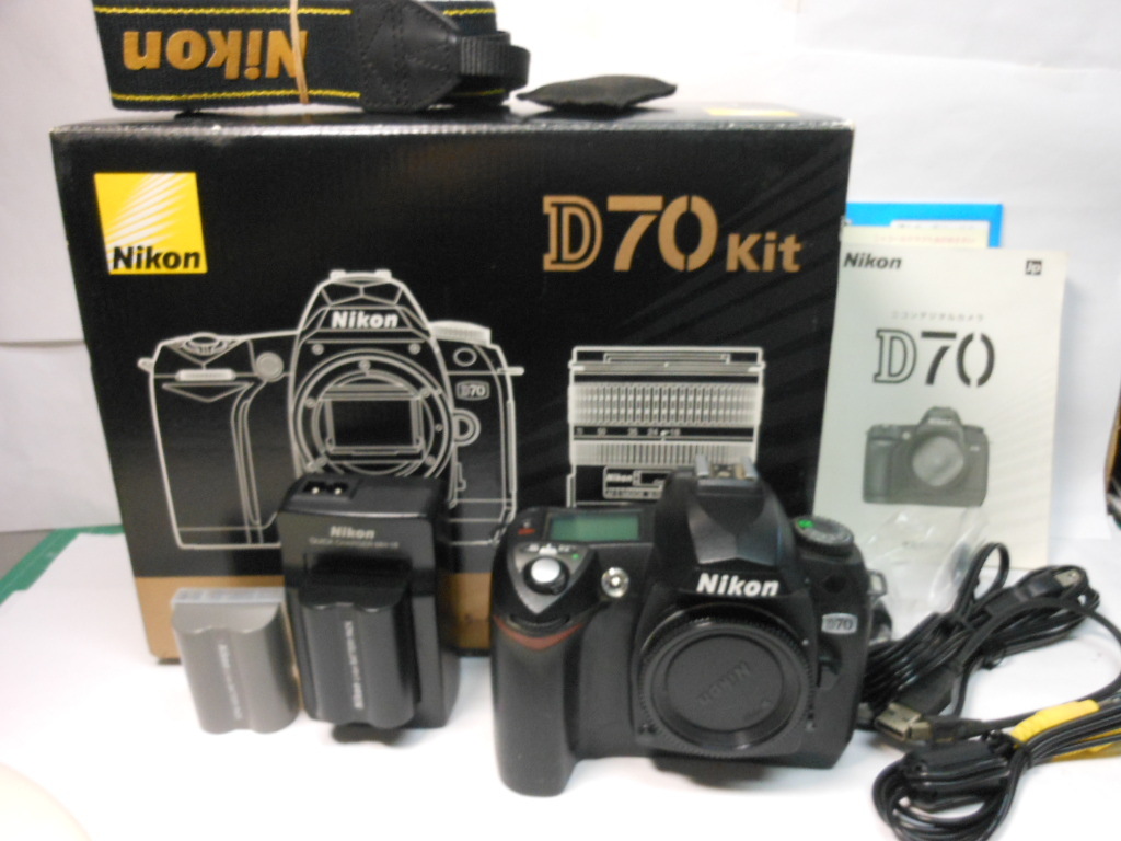 ☆希少美品級☆Nikon 　ニコン　 D70 　デジタル一眼　即日発送　使用説明書・元箱付　動作確認済み