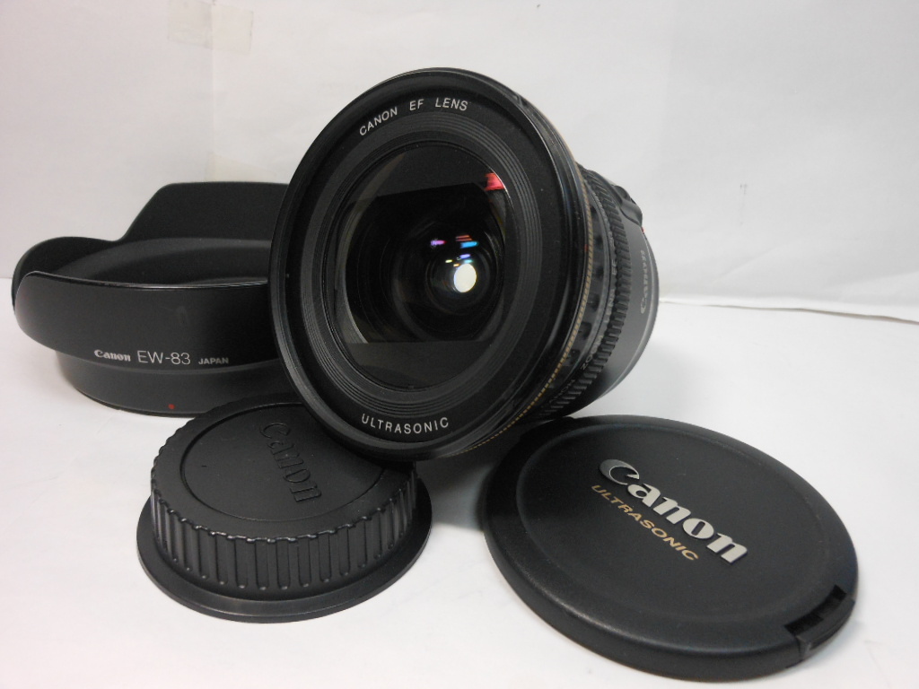 ☆希少超広角レンズ☆実用美品級☆キヤノン　Canon　 AF 20-35mm F3.5-4.5 　ＵＳＭ 　即日発送　フード付