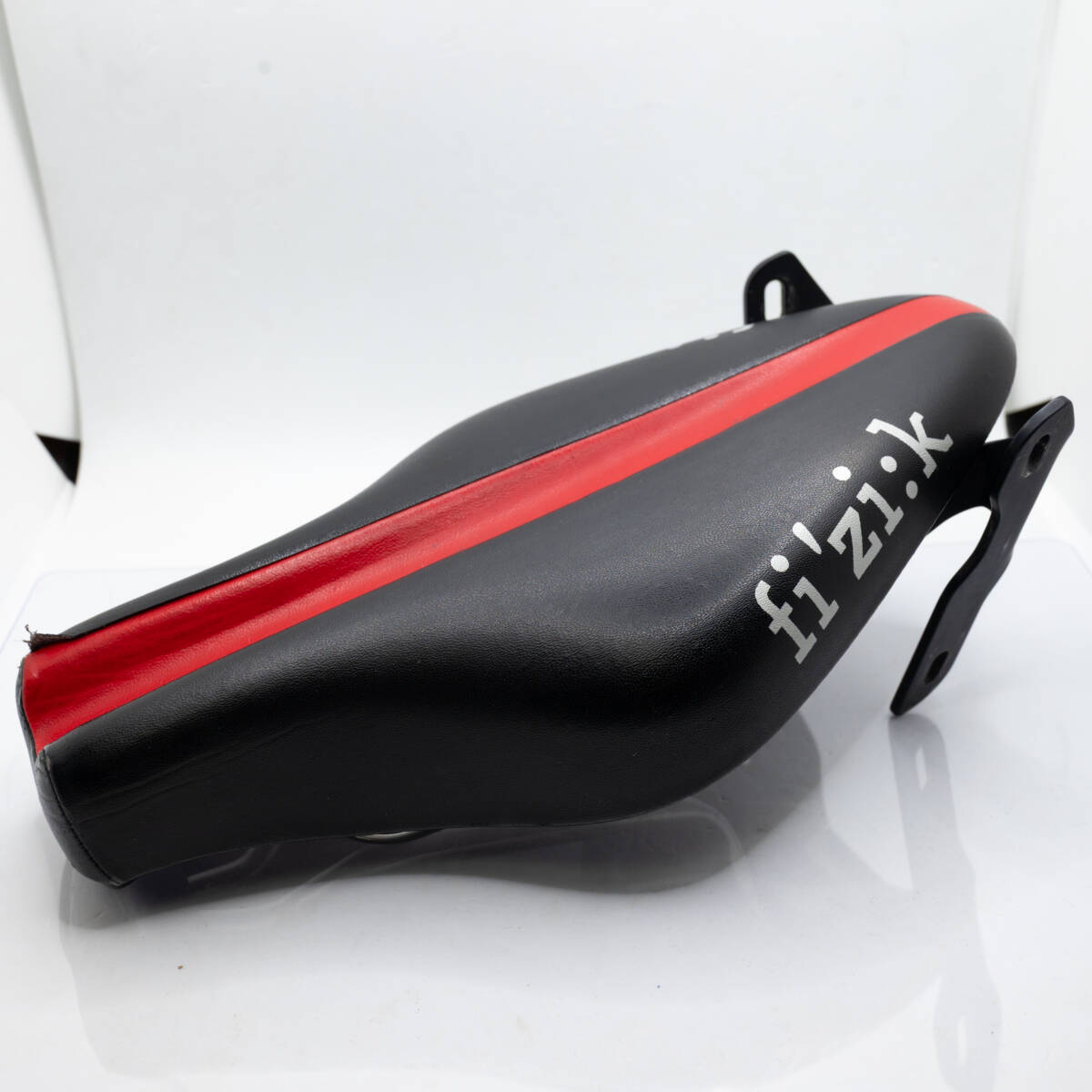fi'zi:k Tritone ノーズレスサドル 専用ボトルケージアダプター付 フィジーク Fizik トライトーン TTバイク トライアスロン #ST-05628