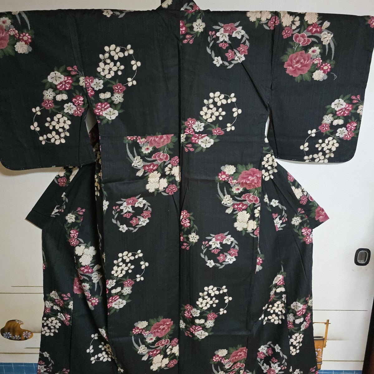 黒地にお花柄が美しい浴衣美品 綿100