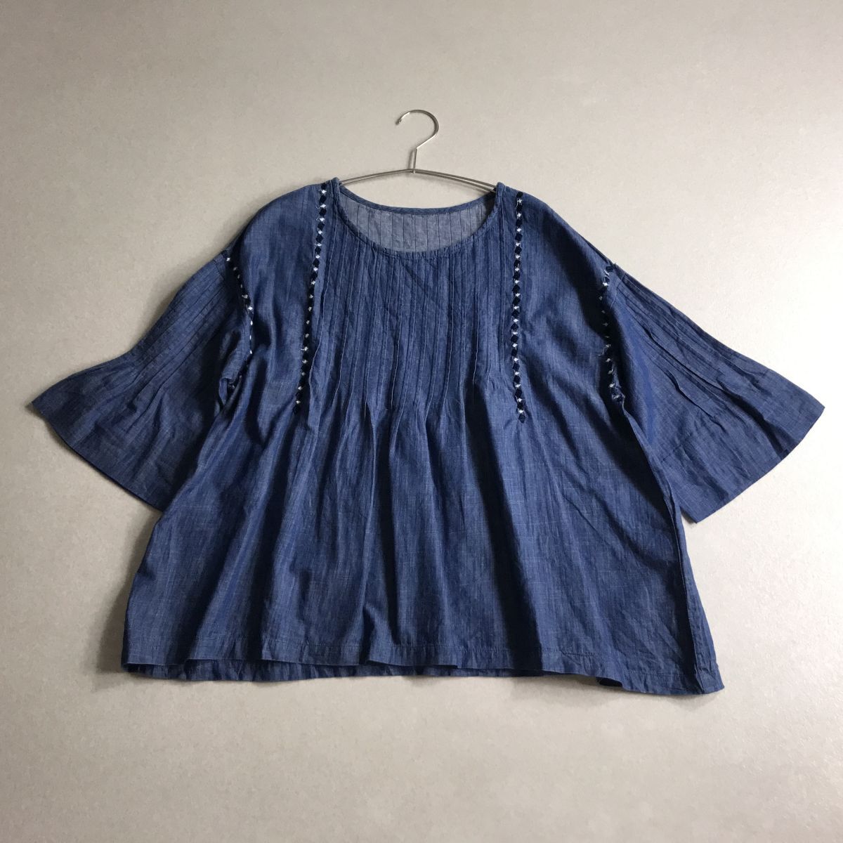 ★ world class 一宮繊維　ピンタック　刺繍　ブラウス