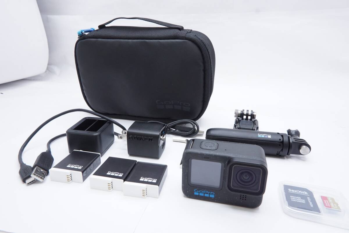 ○GoPro ゴープロ 12 BLACH（ケース、三脚兼グリップ、充電器、バッテリー3個、USBケーブル、ACアダプター、マウント、microSDカード付