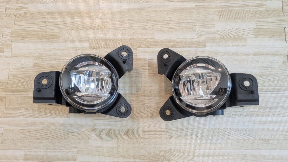 純正 美品 点灯OK ダイナ デュトロ LED フォグランプ 左右セット　KOITO 37-24 新車外し
