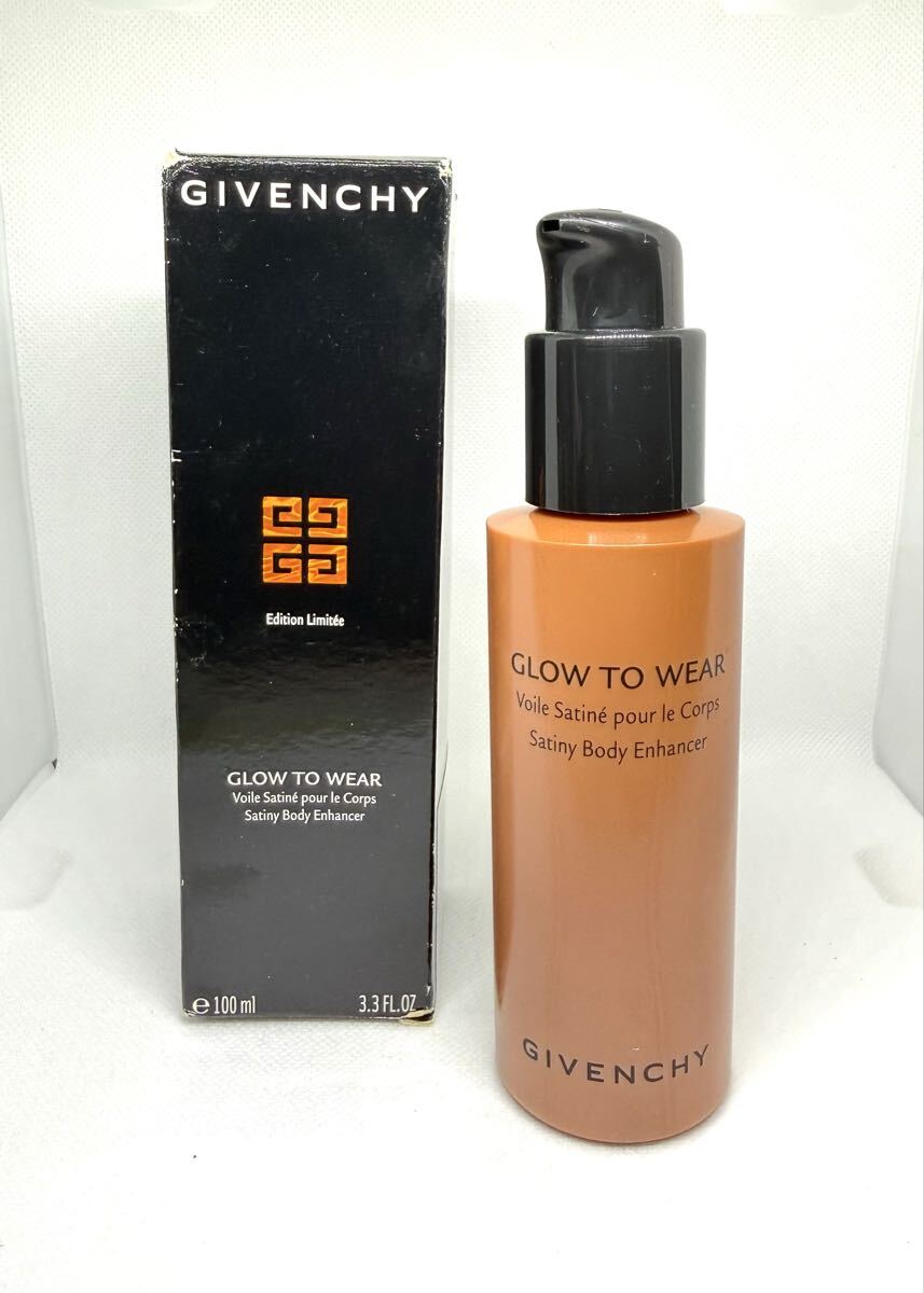 新品未使用◆ジバンシイ グロウトゥウェアサンサテンファンデーション(フェイス&ボディ用) 100mL