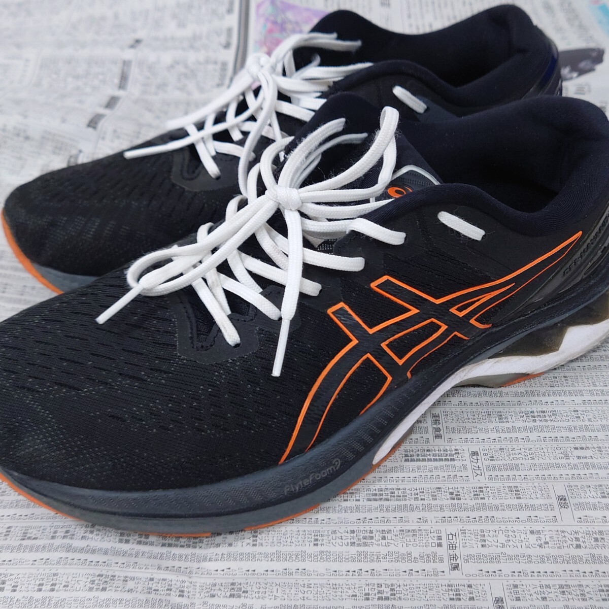 ASICS 　　ランニングシューズ 　　FlyteFoam 　1011A767　　ブラック　 オレンジ　 26.5cm