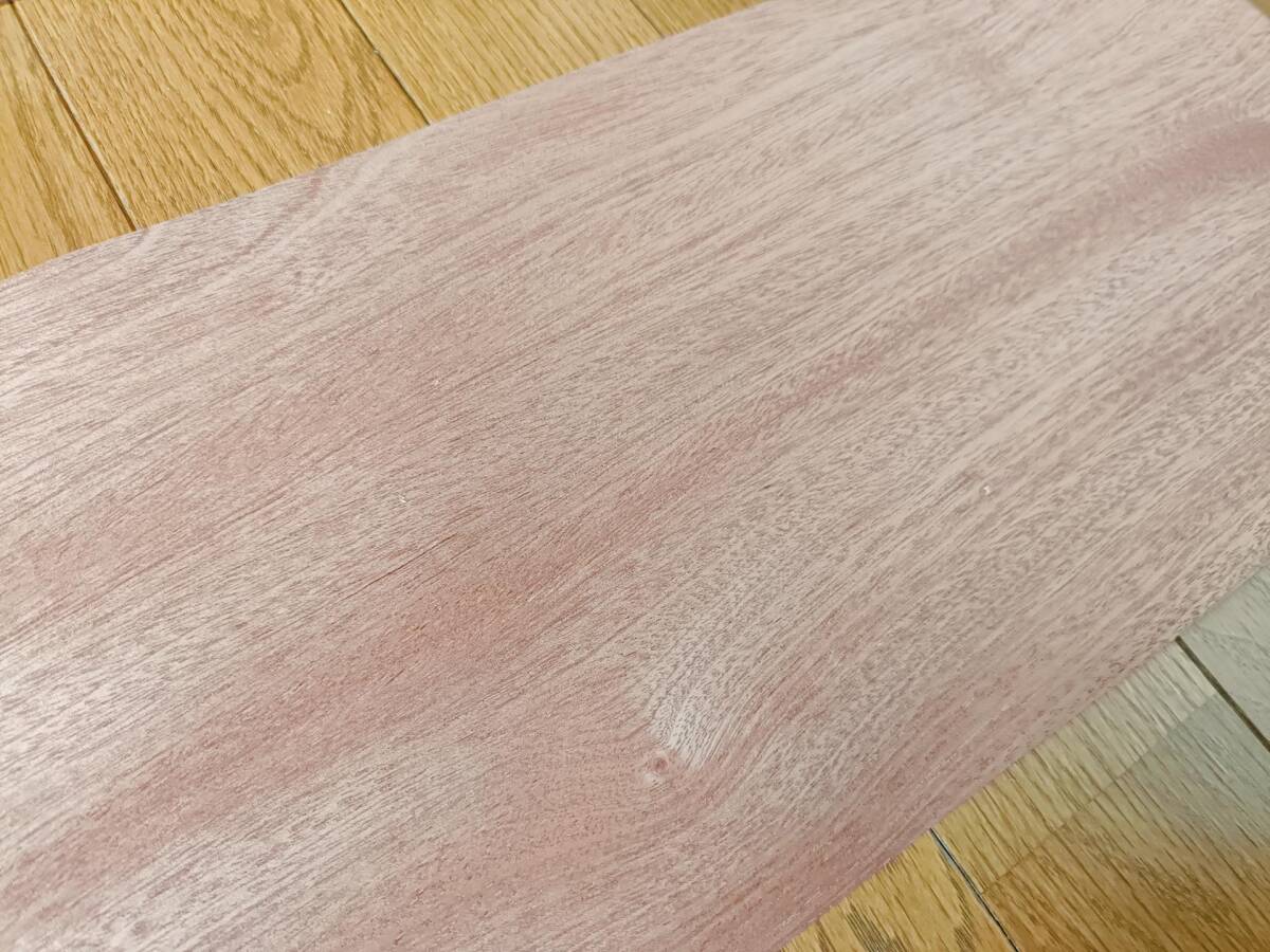 ツキ板 突板 幅:200mm×長さ:2500mm 厚み:0.2mm 裏面紙貼付け　材質詳細不明