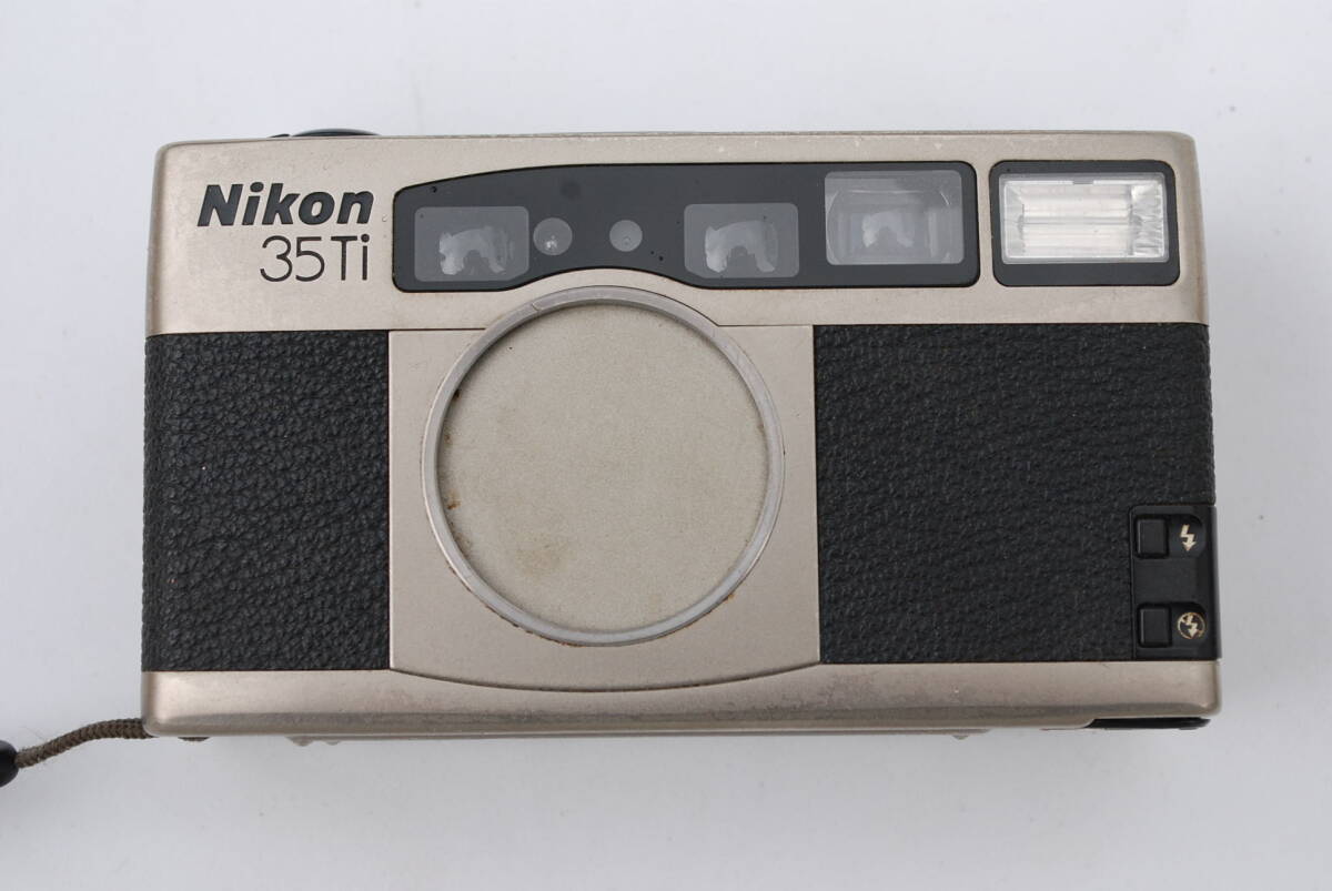●Nikon 35Ti （35mm f/2.8）本体、電池、ストラップ
