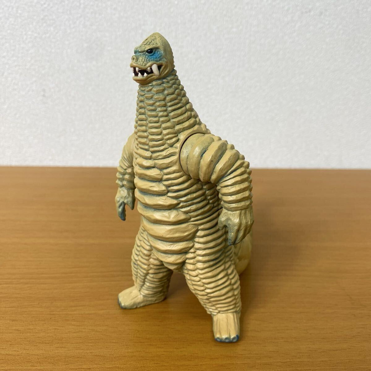 □ BANDAI バンダイ ウルトラ怪獣シリーズ レッドキング ソフビフィギュア ウルトラマン 玩具 コレクション品 当時物