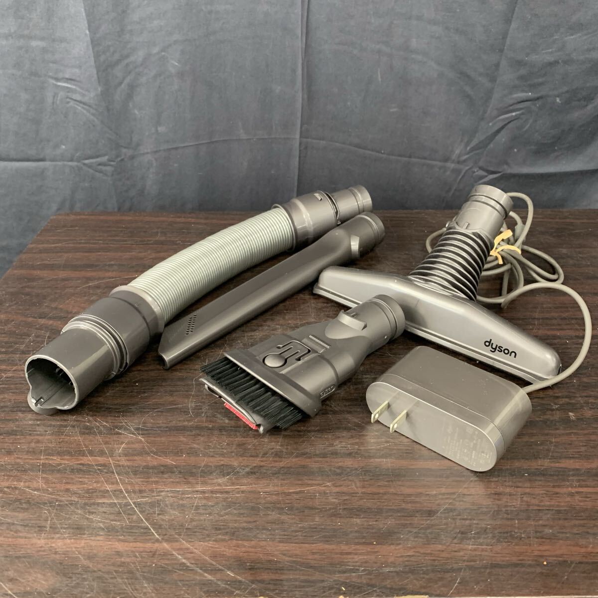 □ Dyson ダイソン 純正アタッチメント/充電器まとめ！延長ホース 隙間ノズル コンビネーションノズル フトンツール 充電器 64506-01