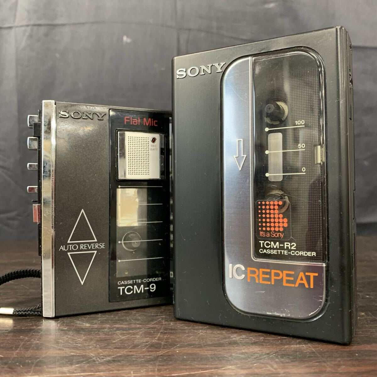 □ SONY ソニー カセットプレーヤー2点まとめ TCM-9 TCM-R2 ジャンク品 オーディオ機器 昭和レトロ 当時物 ヴィンテージ