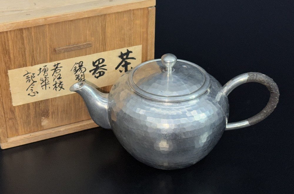 【江】伝統工芸品 錫仙製 錫製 槌目打後手茶注 茶器 高さ8cm 在銘 木箱 古美術品(茶道具煎茶器急須湯沸)BXZ1990 CTLBeyu PBkjzh