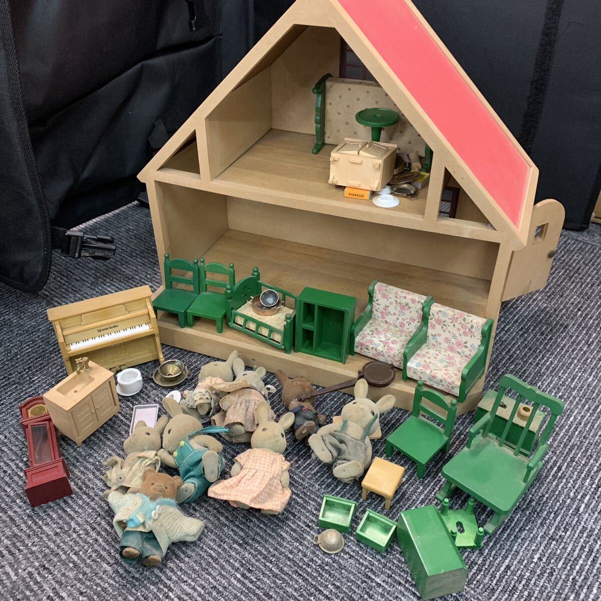 607 シルバニアファミリー 赤い屋根の大きなお家 人形 家具 小物 エポック社 おもちゃ ハウス 初期 赤い屋根のお家