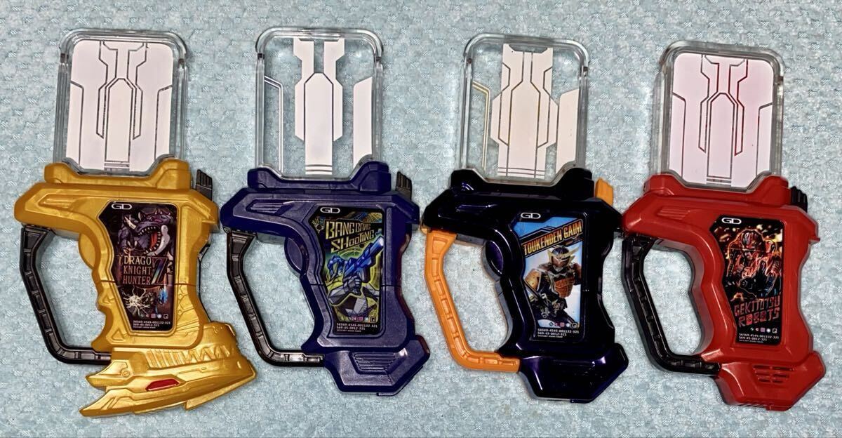 仮面ライダーエグゼイド ガシャット 4種類セット　ドラゴナイトハンター　刀剣伝鎧武　激突ロボット　バンバンシューティング