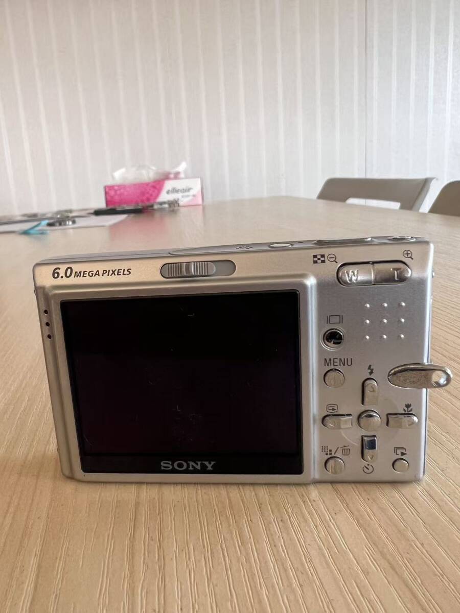 秋田発　SONY　ソニー　Cyber-shot DSC-T9　3.5-4.3/6.33-19.0　コンパクトデジタルカメラ　バッテリーなし　現状渡し