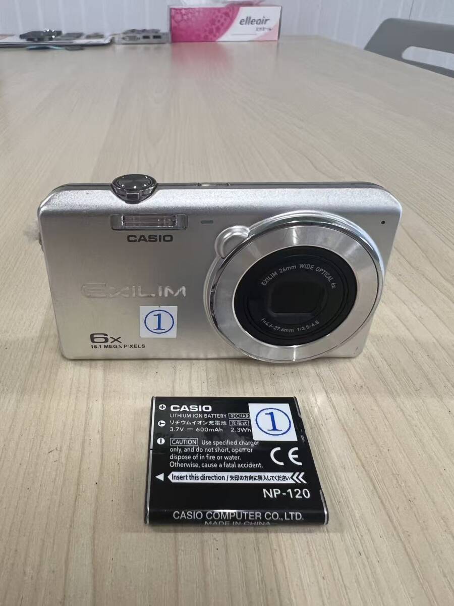 秋田発　CASIO カシオ EXILIM EX-Z880 コンパクトデジタルカメラ　稼働品 現状品