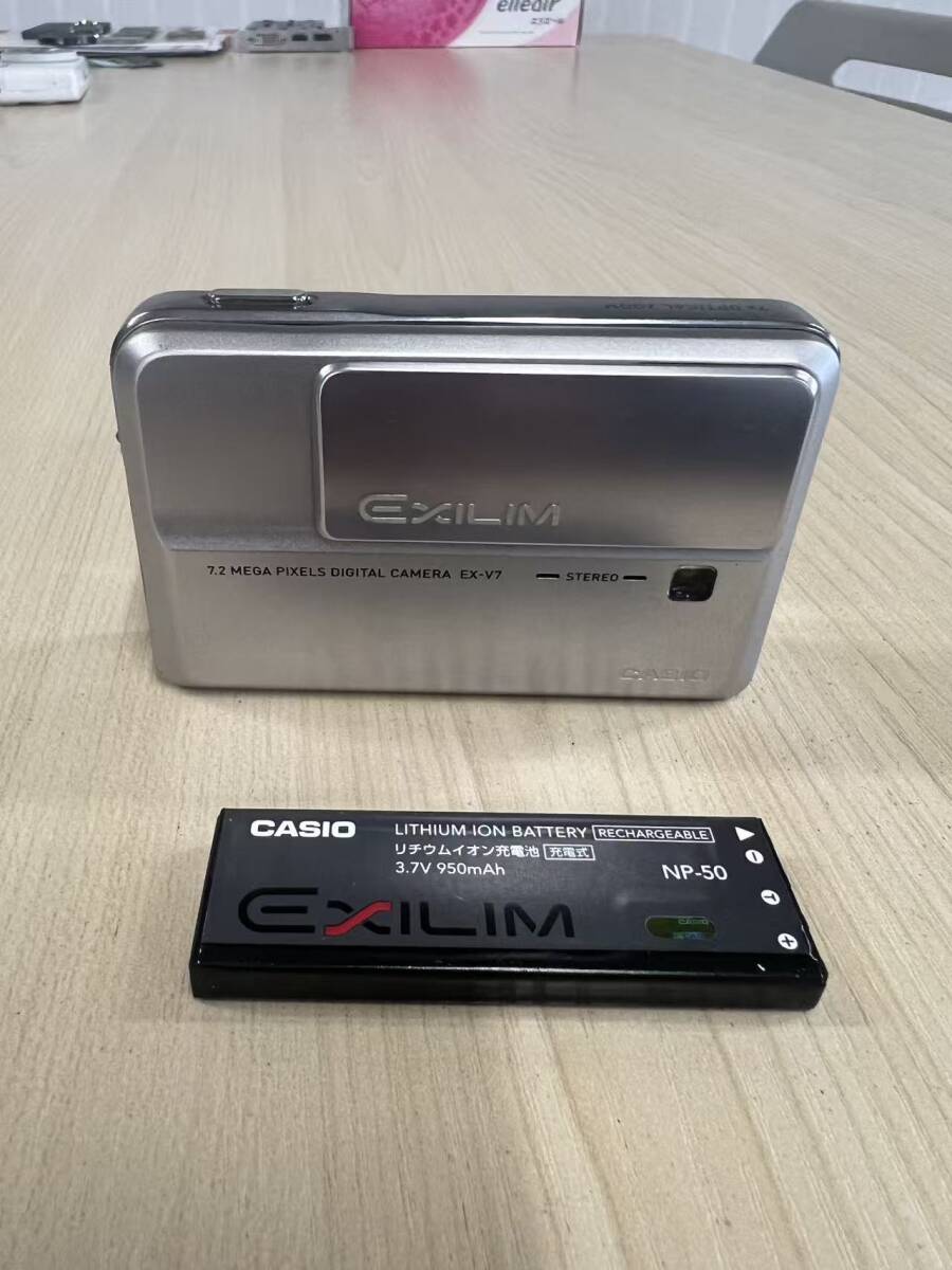 秋田発 CASIO EXILIM EX-V7 シルバー カシオ エクシリム　稼働品 現状品