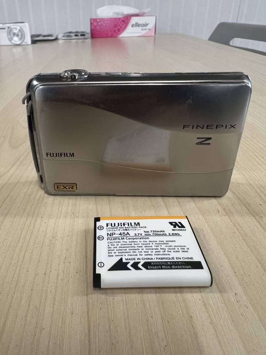 秋田発　FUJIFILM FinePix Z700EXR コンパクトデジタルカメラ　稼働品 現状品