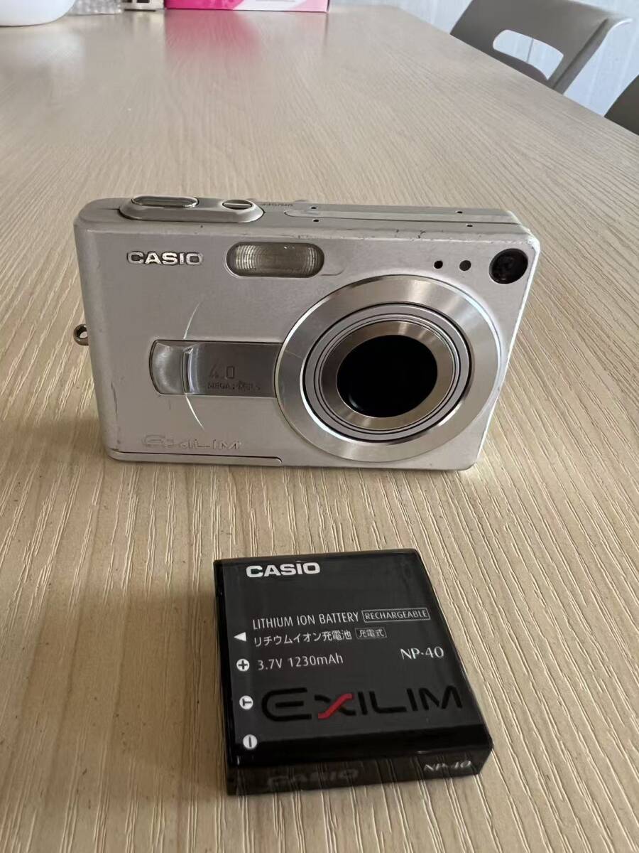 秋田発　CASIO EXILIM EX-Z40 シルバー カシオ エクシリム 動作確認済み 現状渡します　5.30