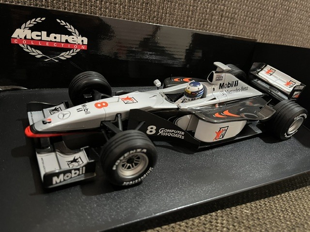 MINICHAMPS 1/18 F1 マクラーレン メルセデス MP4/13 1998 F1 ワールドチャンピオン #8 M.ハッキネン ミニカー モデルカー