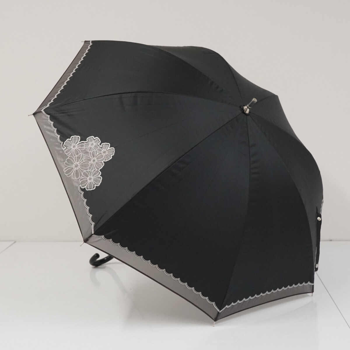 日傘 CHARLES JOURDAN シャルルジョルダン USED美品 晴雨兼用 フラワー 刺繍 ブラック スカラップ 47cm A3889