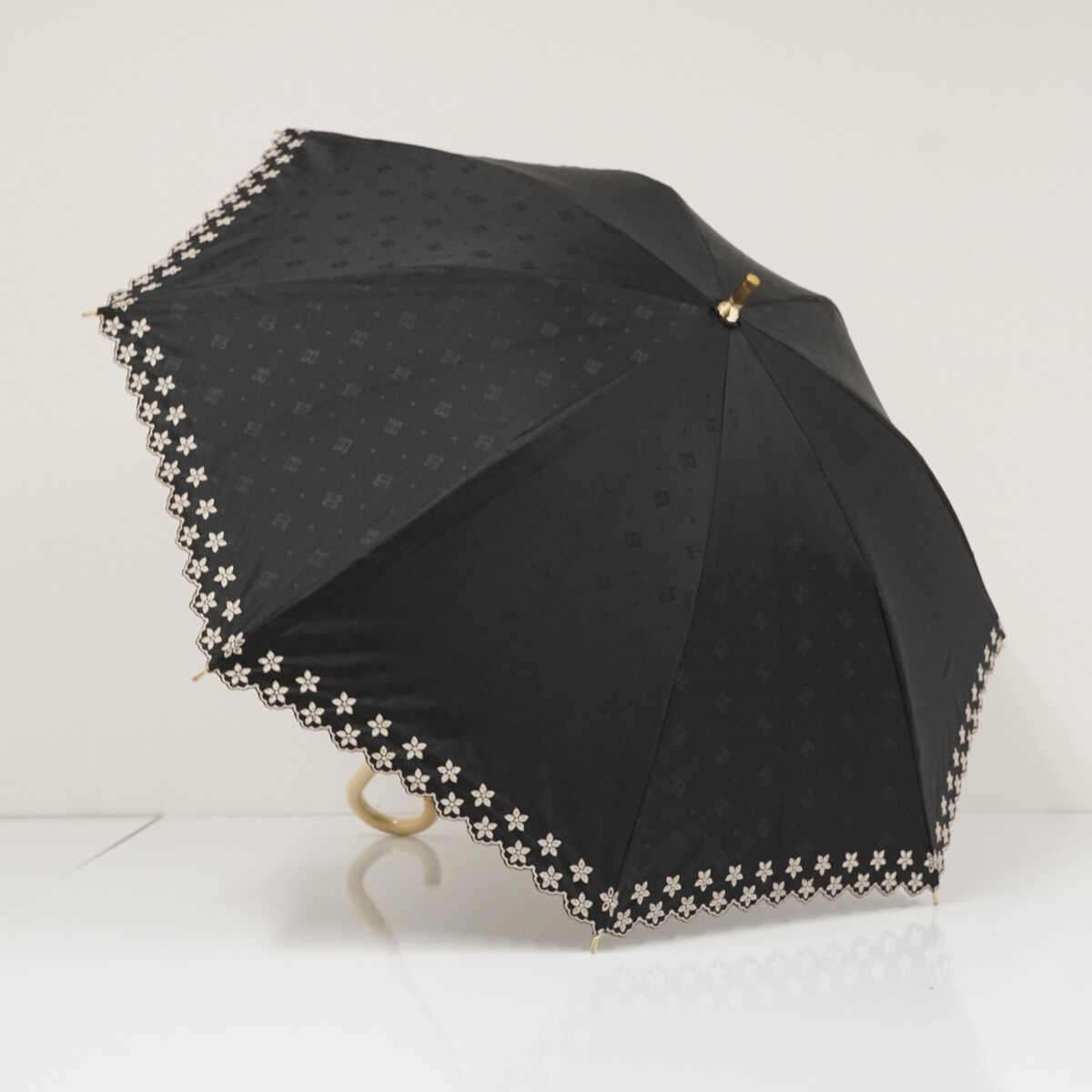 日傘 DAKS ダックス USED品 晴雨兼用 ブラック スカラップ フリル 刺繍 ロゴ ドット ジャンプ UV 遮光 47cm A3939