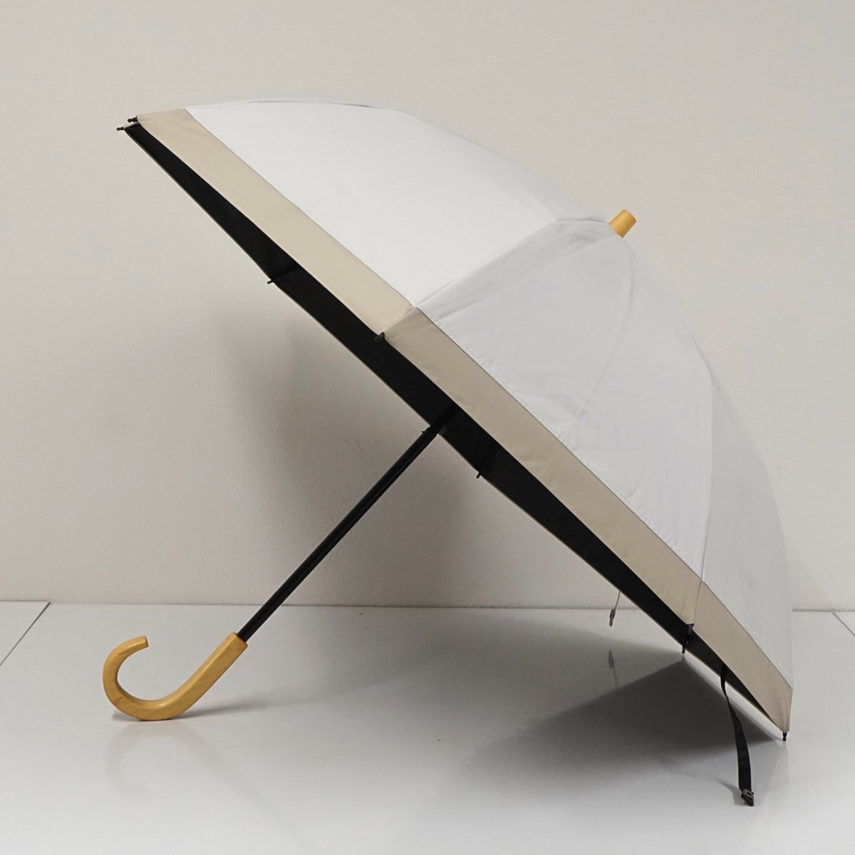 サンバリア100 完全遮光折日傘 USED美品 2段折 コンビ ホワイト ベージュ UV 遮熱 折りたたみ 50cm FS9659