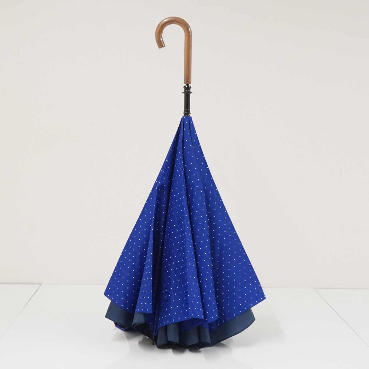 逆さ傘 CARRY saKASA キャリーサカサ USED美品 UK Model 晴雨兼用 ブルードット 自立する 濡れない傘 55cm S3951