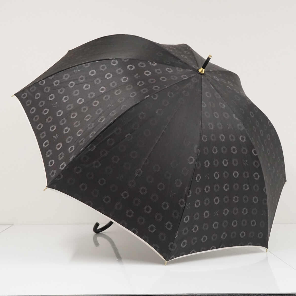 耐風傘 LANVIN en Bleu ランバンオンブルー USED美品 フラワー ブラック 花柄 ジャンプ グラス骨 60cm A3952