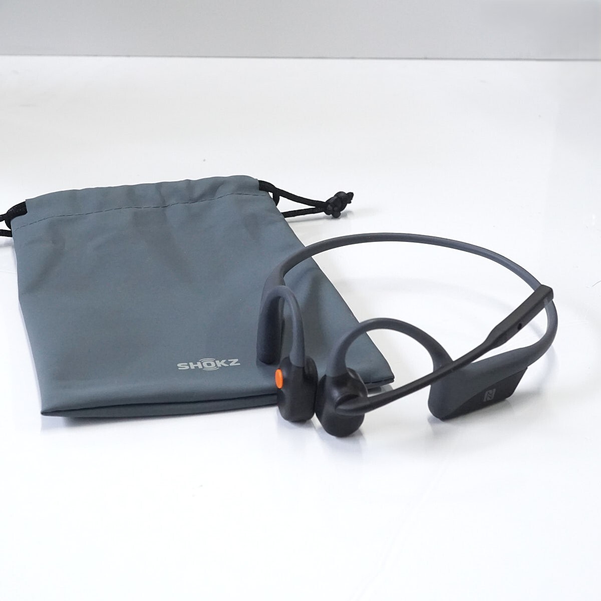 AfterShokz OPEN COMM 骨伝導イヤホン USED美品 アフターショックス AFT-EP-000026 ASC100 防塵防水 IP55 軽量 マイク 通話 完動品 V2412