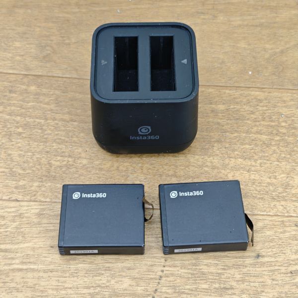 バッテリー　純正充電器 Insta360 CINOXBC/A バッテリー2個 ジャンク