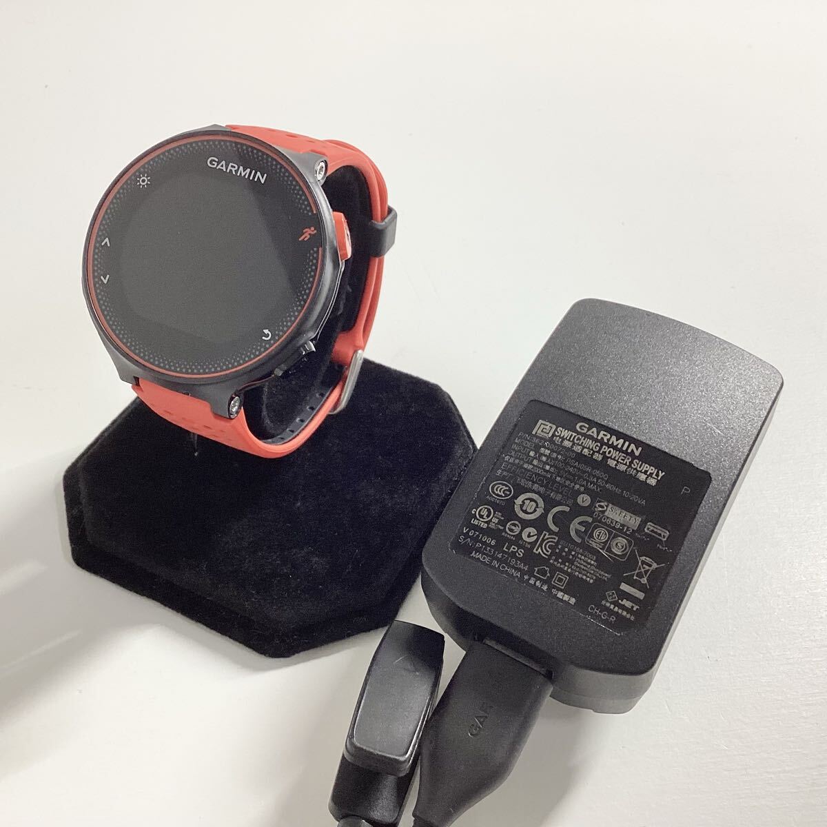 【動作品】GARMIN ガーミン ランニングウォッチ スマートウォッチ 腕時計 ForeAthlete 235J ブラック×レッド 充電アダプター セット