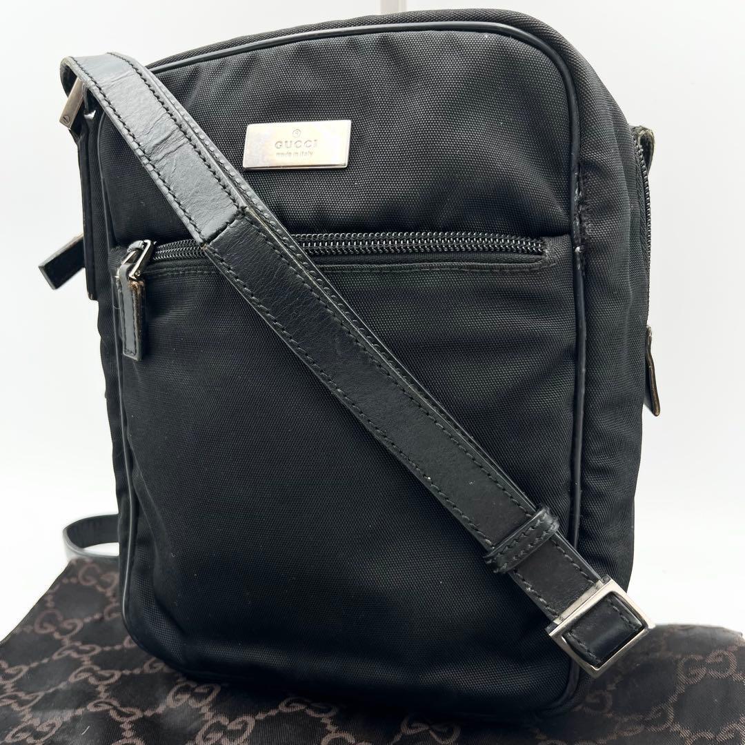 GUCCI グッチ ショルダーバッグ サコッシュ ボディバッグ レザー ナイロン 黒 ブラック ロゴ金具 シルバー金具 刻印 斜め掛け 肩掛け 袋