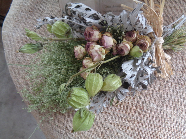 季節のスワッグドライフラワー**さらら*姫小判草・食用ホーズキ