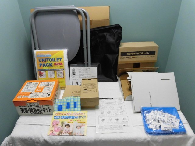 D372/未使用保管 防災トイレ用品 色々3点【ユニトイレ・ミニ 折畳式／緊急用組立式／天使の器50は難あり現状品で使用期限切れ輪ゴム欠品】
