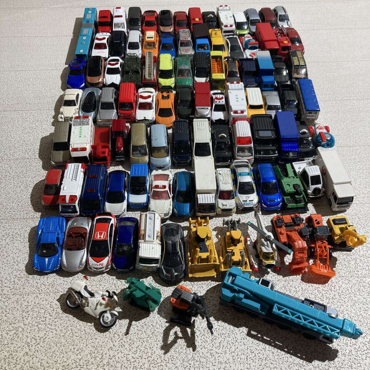 トミカ　ミニカー　まとめ②　約100台　大量　バス　重機　トラック　乗用車　スポーツカー等　0521-06