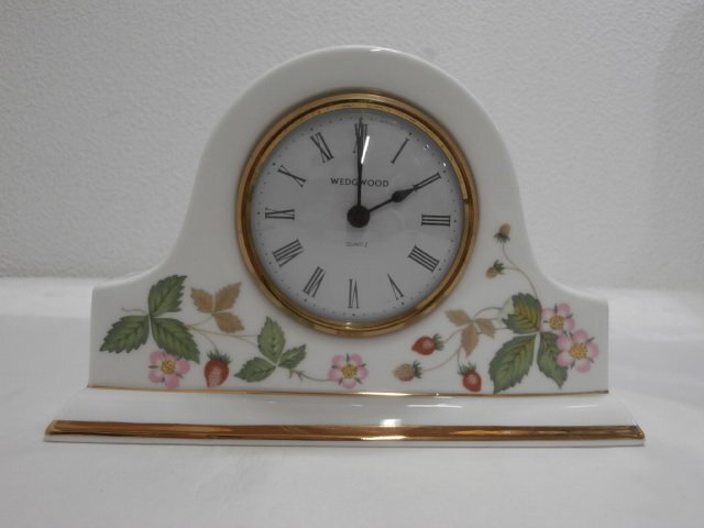 キングラム[25] 【送料無料】WEDGWOOD ウェッジウッド ワイルドストロベリー 陶器 クォーツ置時計 動作未確認★010＠L866