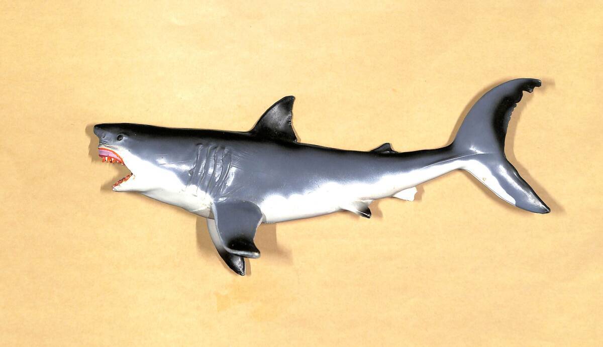 ホオジロザメ 海外メーカー Safari Ltd 製品　大きさ ２４ｃｍ　アマゾン購入品