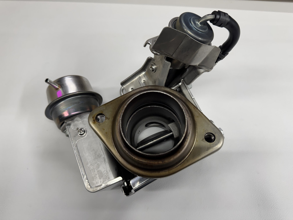 新品 200系ハイエース エキゾーストガスコントロールバルブdpf egrバルブ KDH201 KDH206 トヨタ純正部品