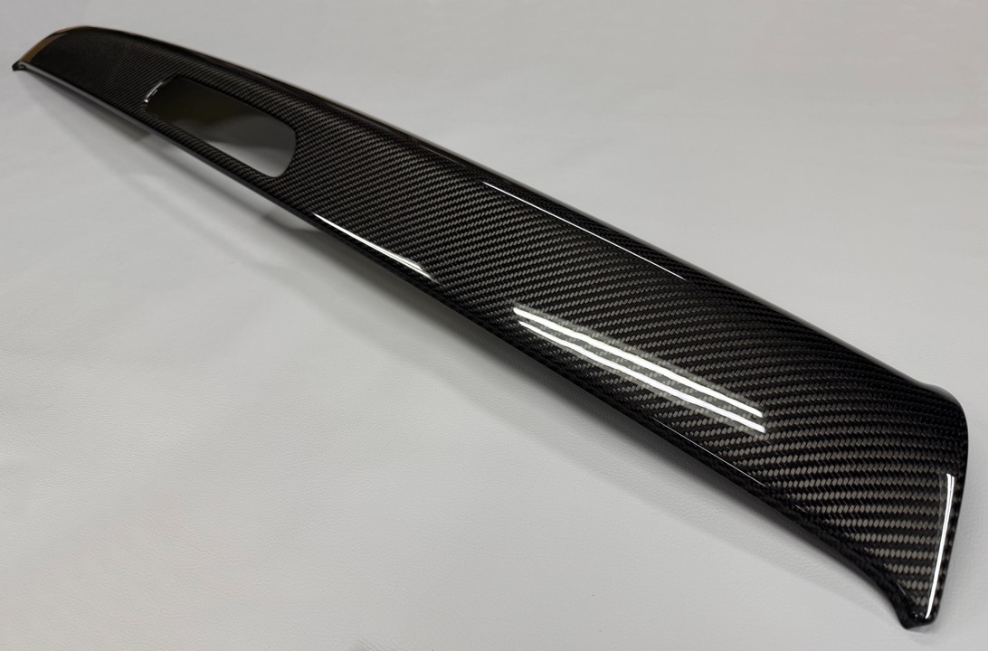 送料込 ハイエース200系 ハイマウント対応カーボンルーフスポイラー クリヤー塗装済 標準ボディー 1型2型3型4型5型6型7型8型9型　リヤスポ
