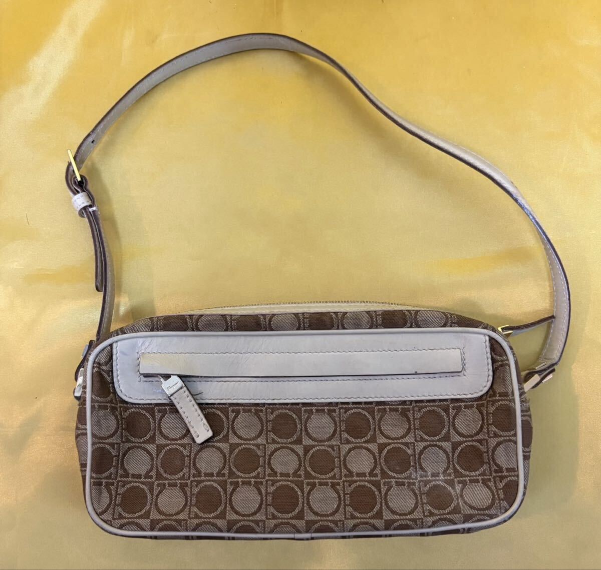 Salvatore Ferragamo サルヴァトーレフェラガモ AU-21-3323 ハンドポーチ ショルダー バッグ ガンチーニ レザー キャンバス
