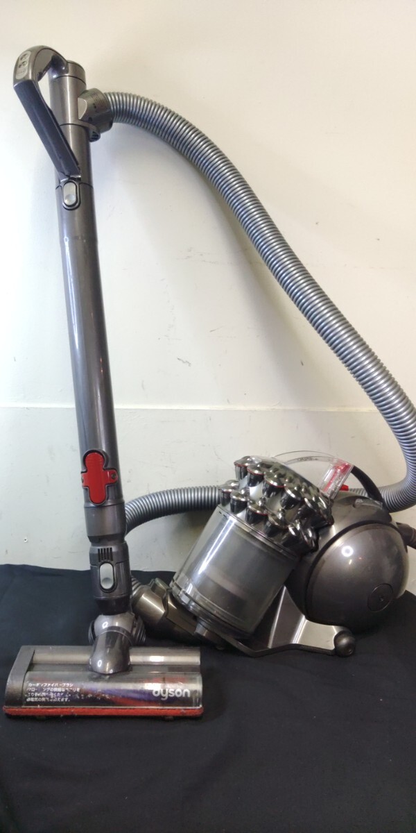 dyson　DC63 掃除機 サイクロン式掃除機 サイクロン式 ダイソン 現状品