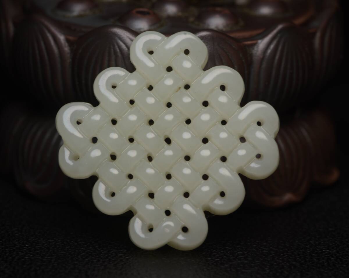 和田玉製 吉祥結（中国結び）彫刻 ペンダント 4.6×4.6×0.8cm 重さ 27g 中国古美術 玉飾りmqgu0200