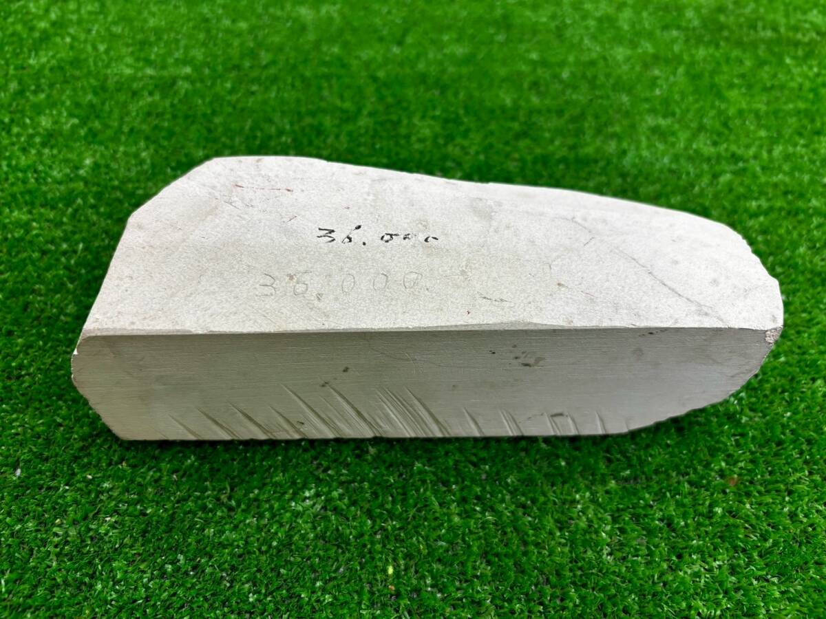 T0526A 砥石 約1229g 巣板 研磨 研ぎ 包丁 鉋 彫刻刀 剃刀 日本刀 刃物 木工 木彫 小刀 カミソリ 仕上げ 道具 研磨道具 大工道具 現状品