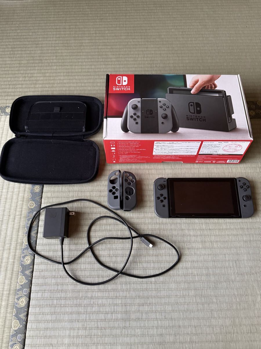 Nintendo Switch 本体 グレー　キャリングケース　コントローラープロテクター付き　初期化済